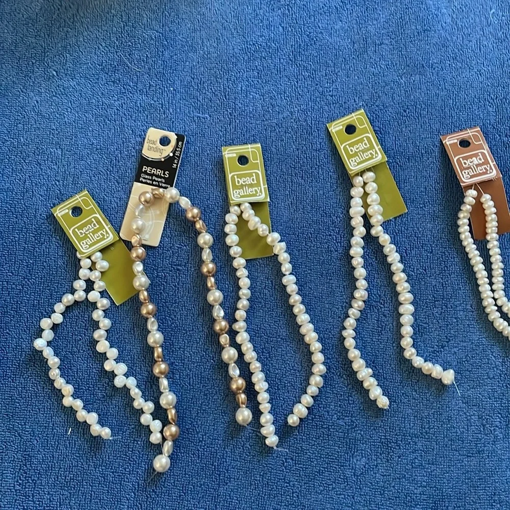 Assorted crafting pearls, new - Picture 3 of 5
